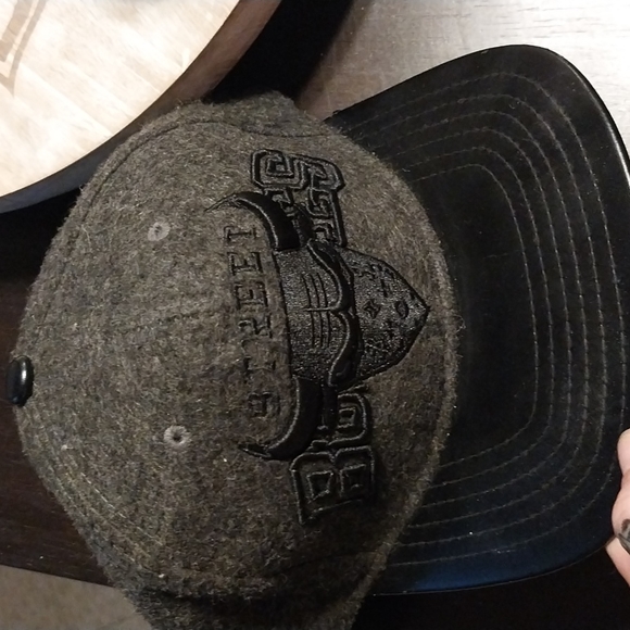 Black and Grey wool Chicago bulls coat w matching hat - Picture 7 of 7